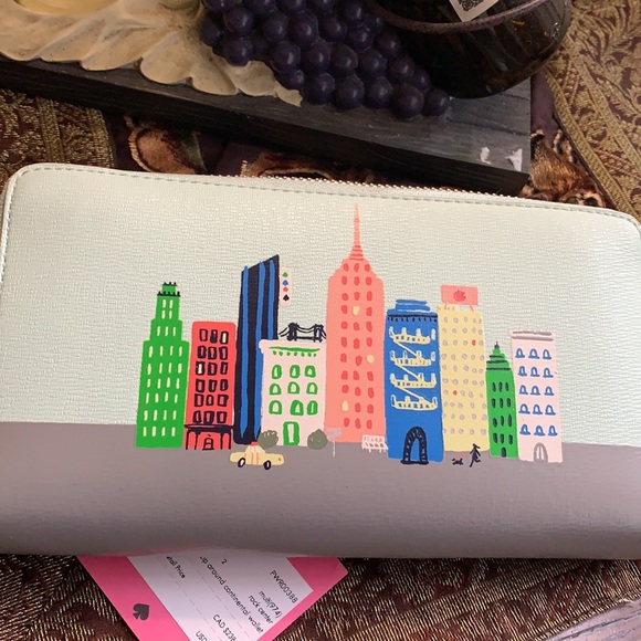 Authentic Kate spade Rock Center print large zip around wallet - Picture 11 of 11